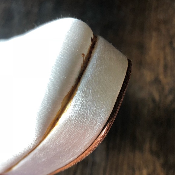 Vintage Vera Wang White Shiny Heels - Picture 6 of 6